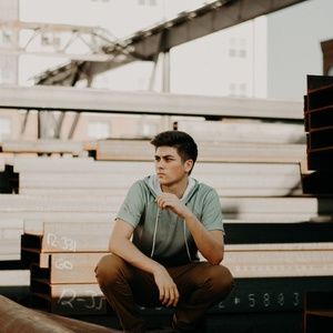 $10 CLEARANCE Mens Distressed Hooded Shirt Size M